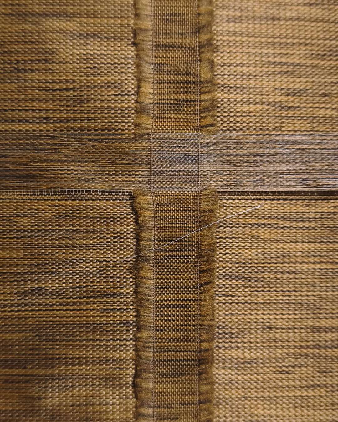 Trilay roll blind 28