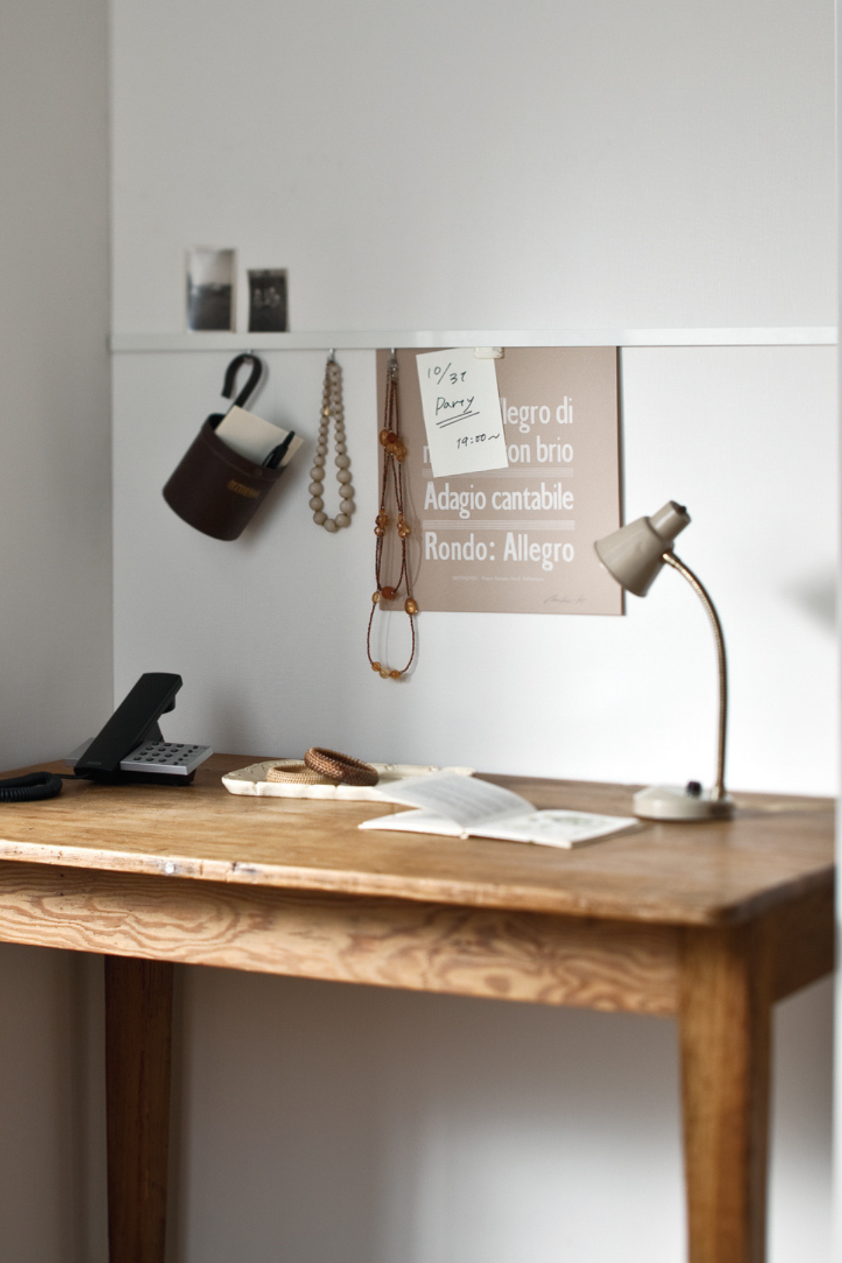 Picture Rail - meja belajar