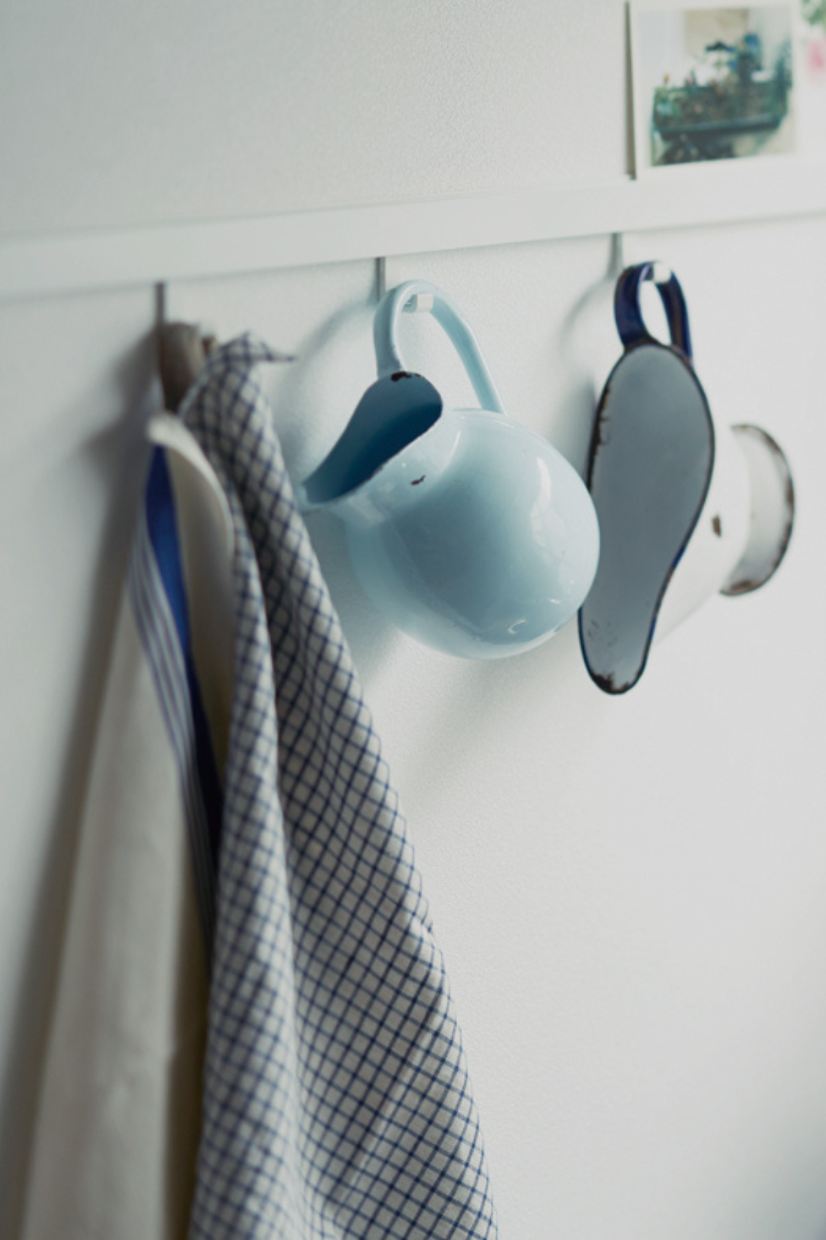 Picture Rail - gantungan lap dan teko